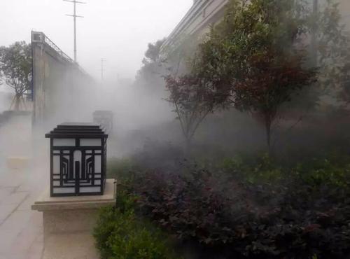 人造霧系統”形成煙霧繚繞的迷人效果